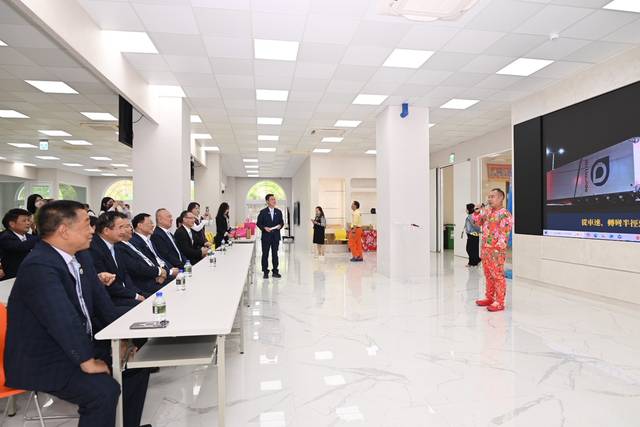 1379354_541892447d81c58020d2baa693d1a6ab